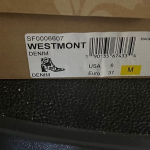 Sofft gray flowered boots